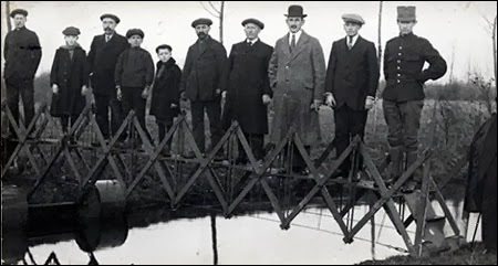 Išsitiesiantis tiltas (1926)