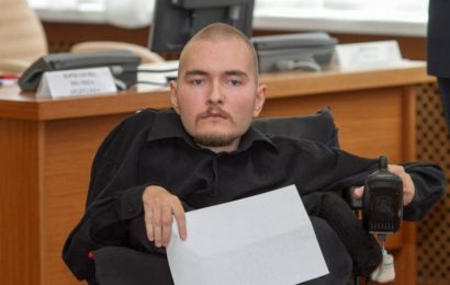 Žmogus kuriam bus atlikta galvos transplantacija Žmogus kuriam bus atlikta galvos transplantacija