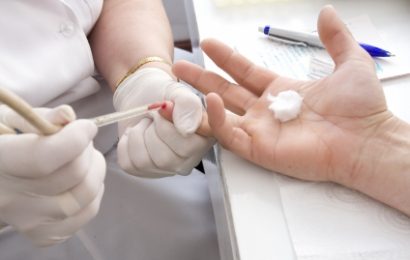 Kodėl kraujas imamas būtent iš bevardžio piršto, o ne kito? Kodėl kraujas imamas būtent iš bevardžio piršto, o ne kito?